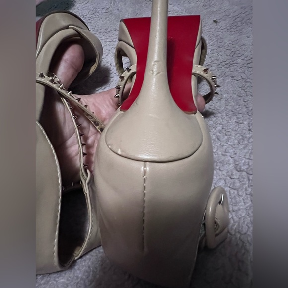 CHRISTIAN LOUBOUTIN
Leather Studded Accents Sandals size 36 (6) - Picture 6 of 6